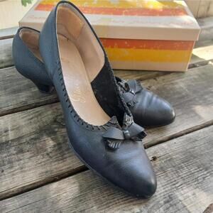 Vintage 60s black leather kitten heels size 8.5 in original‎ box